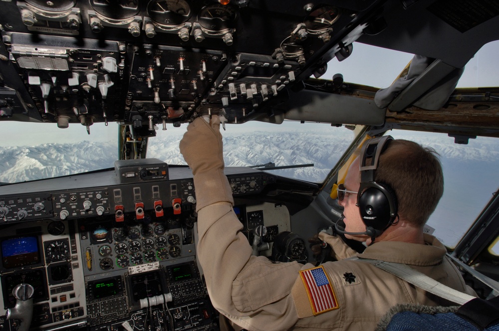 KC-135R/T air refueling aircraft