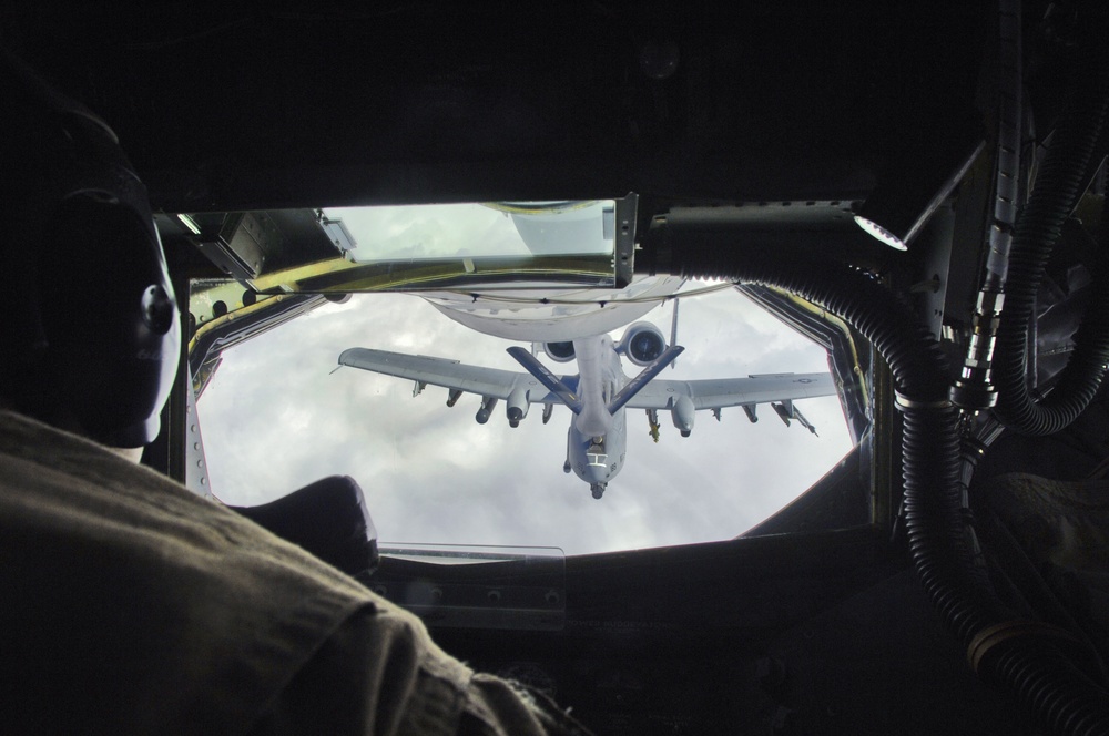 KC-135R/T air refueling aircraft