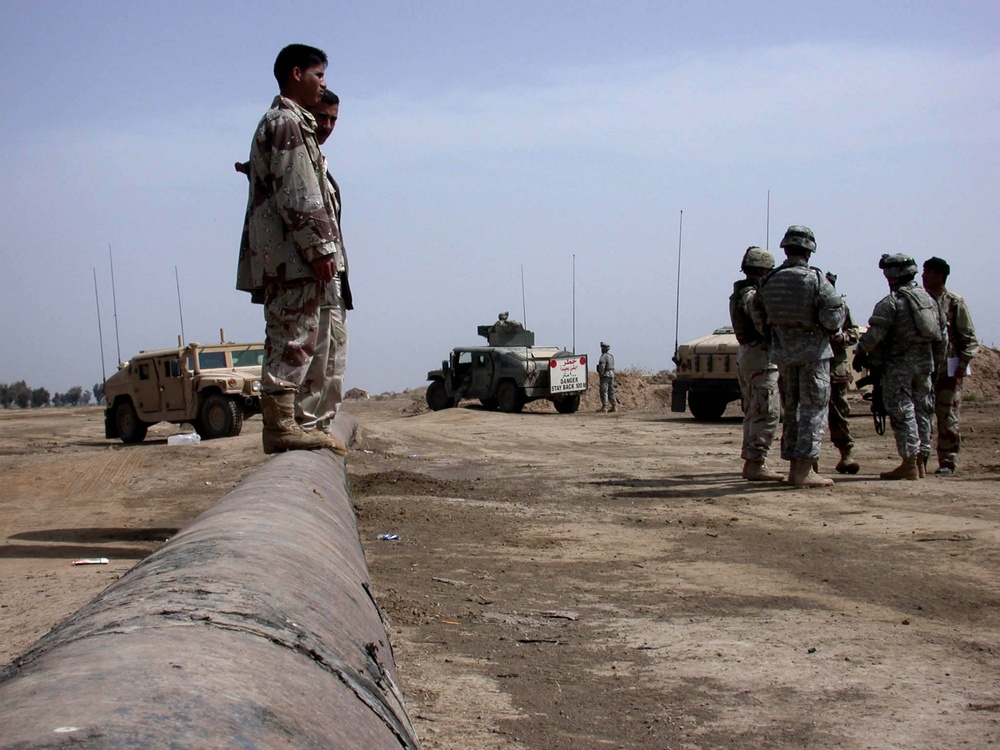 Iraqi Strategic Infrastructure Battalion Soldiers stand atop the