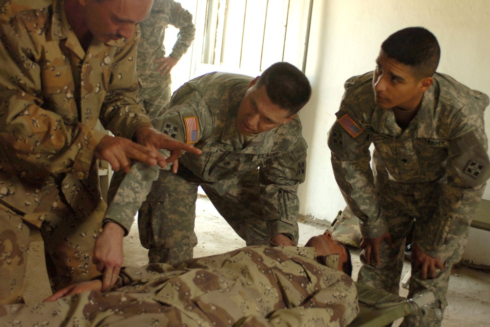 Iraqi Army Learns to Stabilize Battlefield Casualties