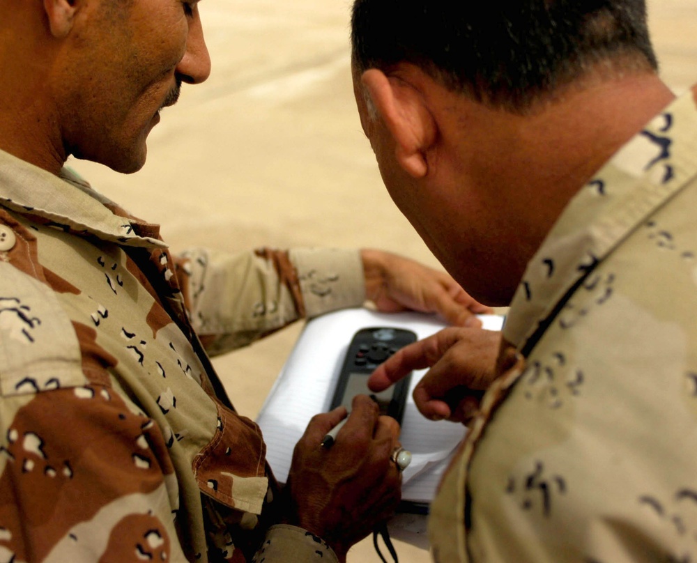Iraqi Army Receives Direction with GPS Training