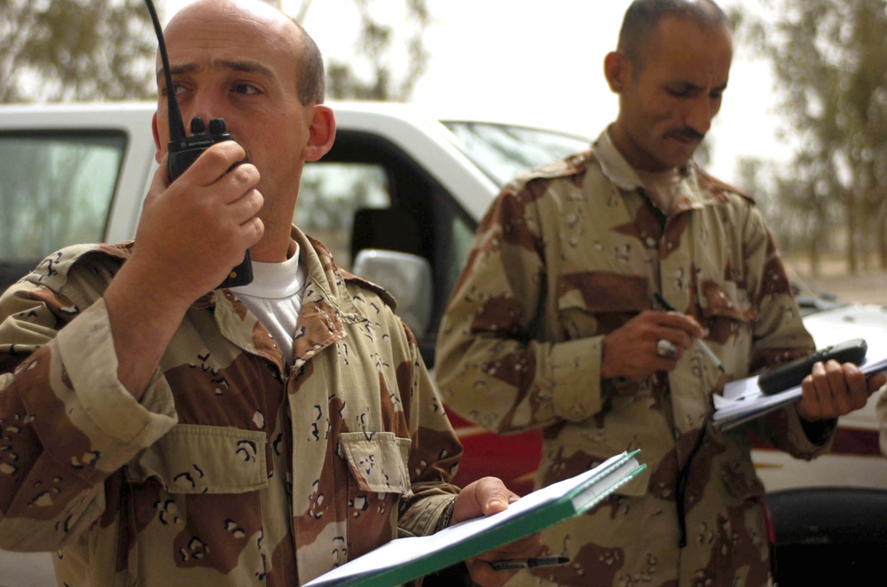 Iraqi Army Receives Direction with GPS Training