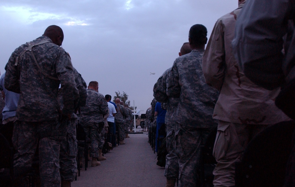 MND-B Soldiers Observe Easter Sunday Across Iraq