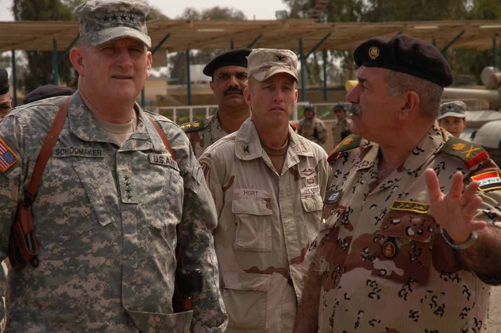 Gen. Schoomaker visits 9th IA Div
