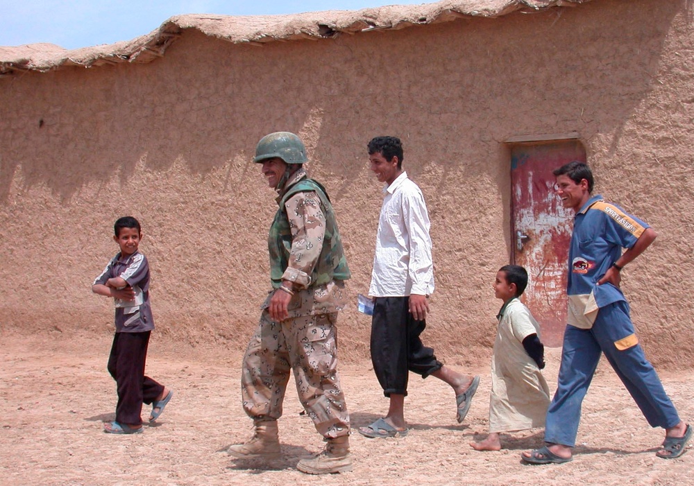 Iraqi Police in Taza and US Soldiers visit Taza neighborhood