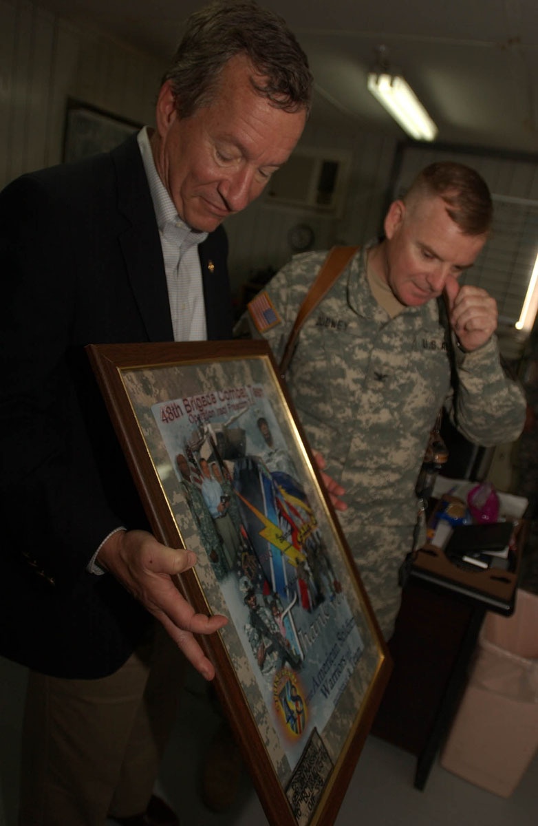 Congressman displays plaque