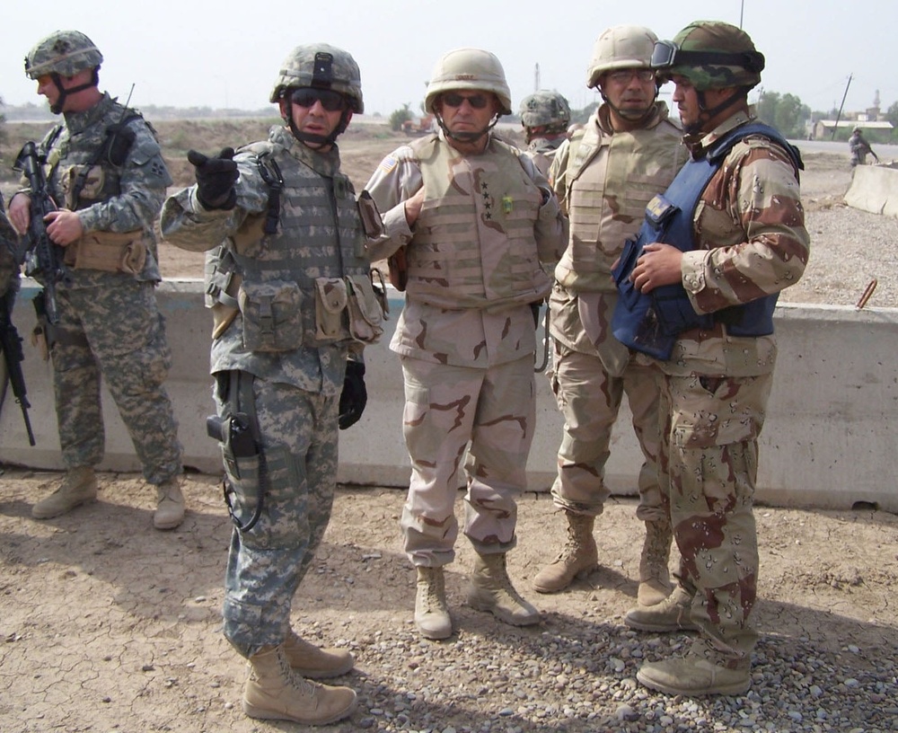 Gen. Casey visits Soldiers in east Baghdad