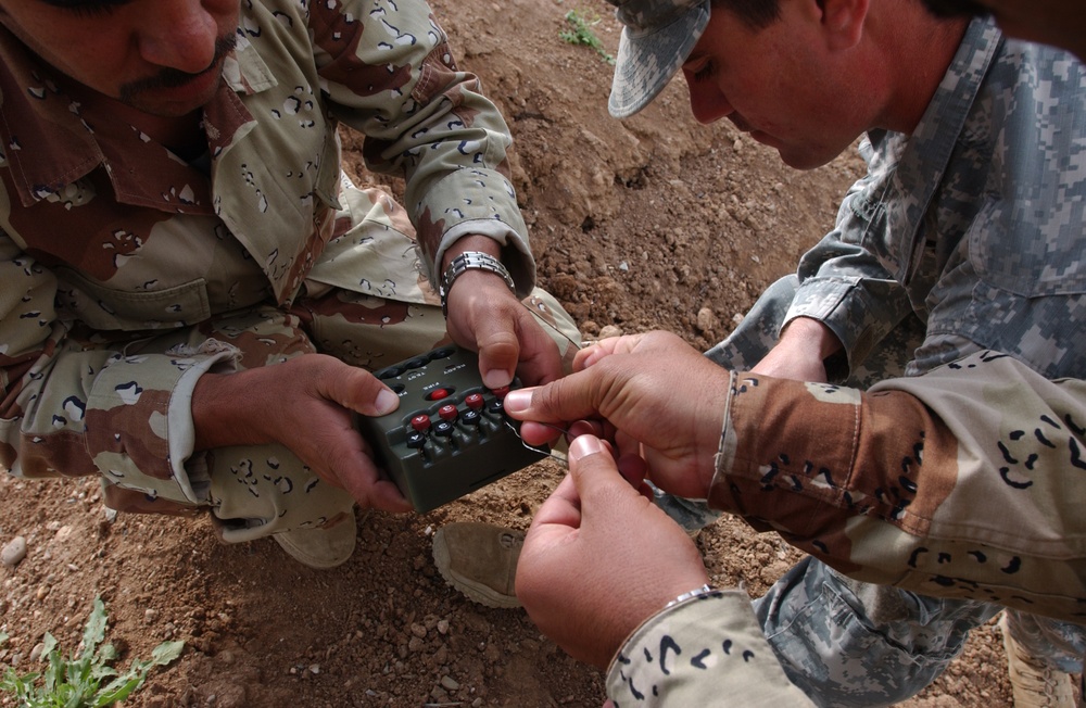 Iraqi Army bomb disposal