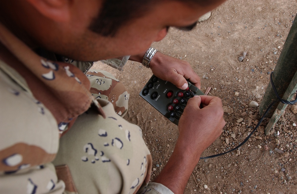 Iraqi Army bomb disposal