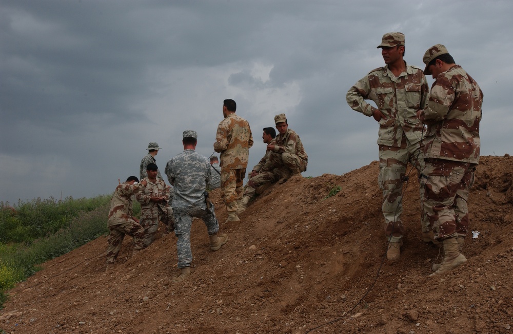 Iraqi Army bomb disposal