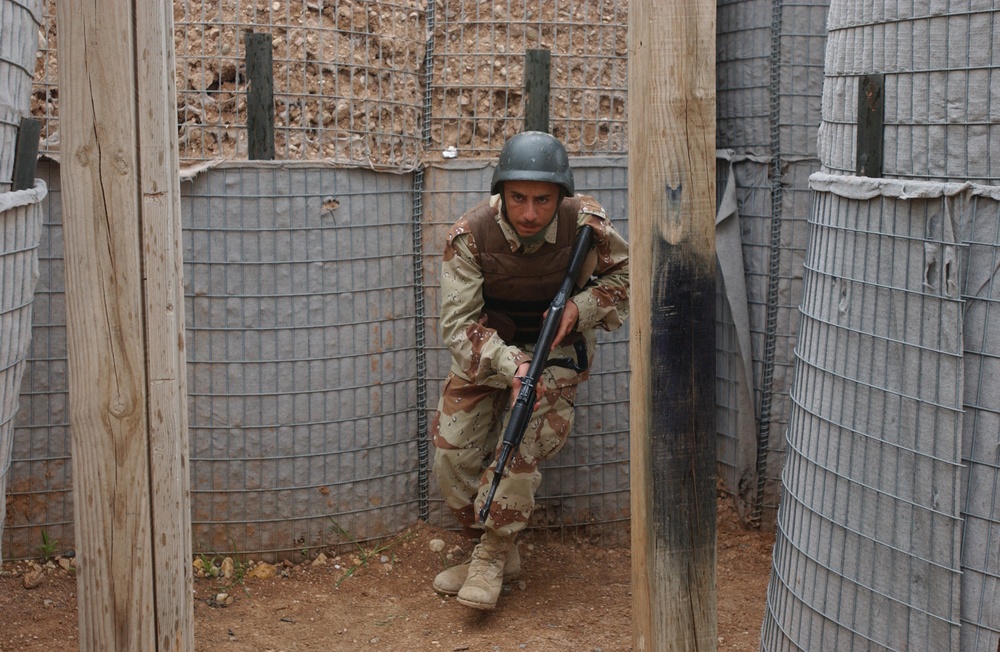 Iraqi Army Soldiers Learn Proper Room Clearing Procedures