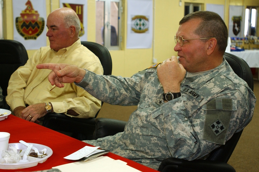Secretary of the Army visits MND-B Soldiers