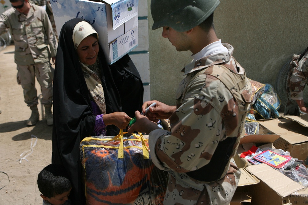 Marines and Iraqi Army Help Heal Iraq