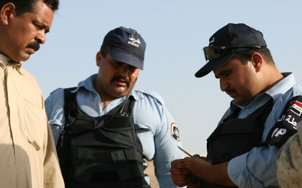 Marines and Iraqi police patrol Khandari