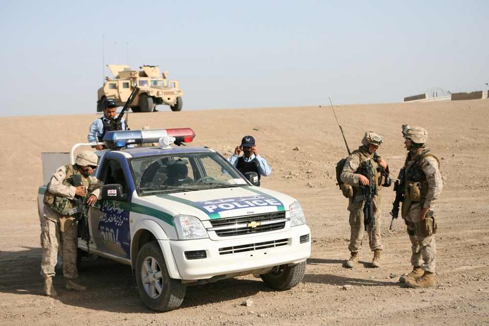 Marines and Iraqi police patrol Khandari