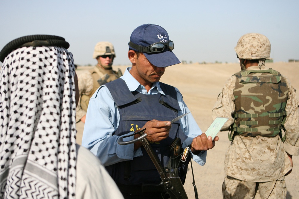 Marines and Iraqi police patrol Khandari
