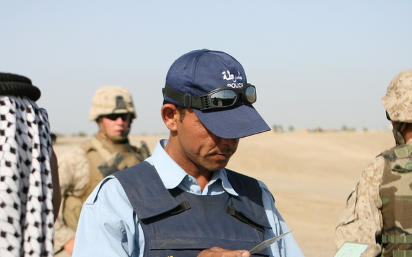 Marines and Iraqi police patrol Khandari
