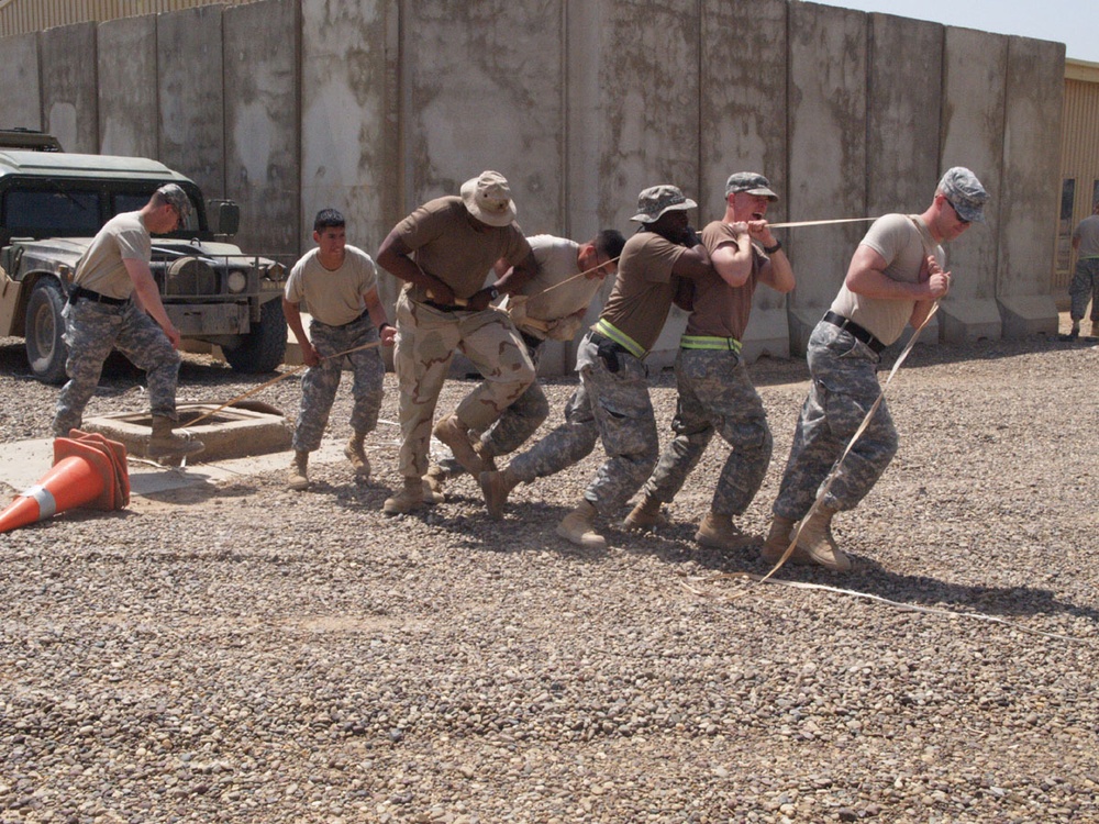 Signal Soldiers maintain communications link