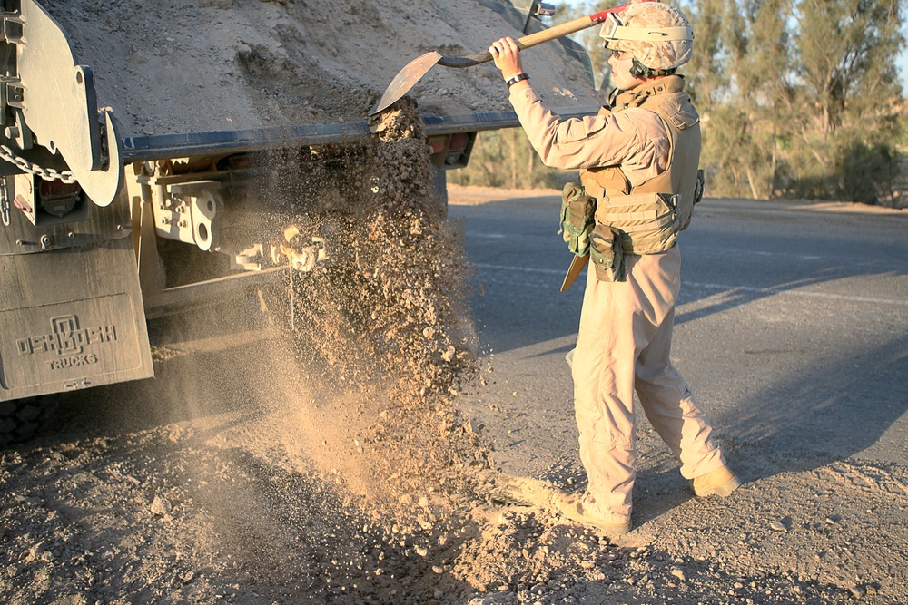 Marine combat engineers repair Iraq's roadways