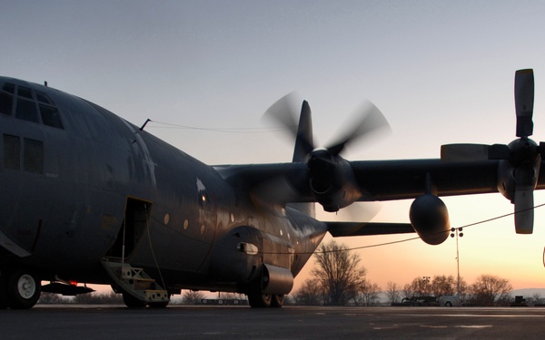 米空軍のC-130ハーキュリーズ輸送機