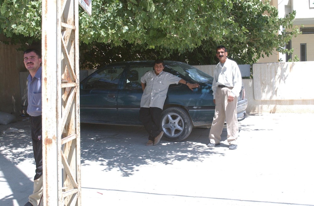 Civilians in Sinjar enjoy the shade.