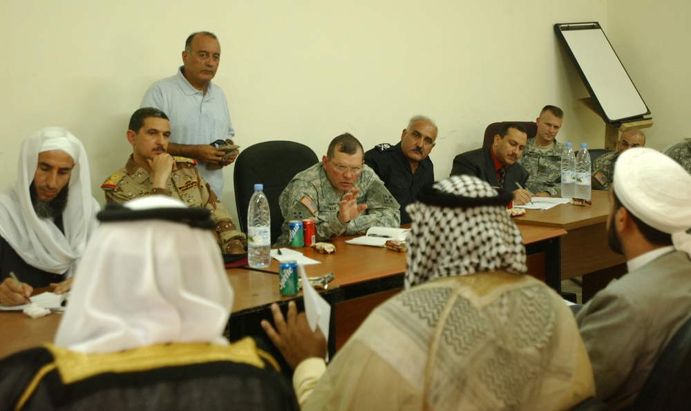 MND-B Commander Meets With South Baghdad Sheiks