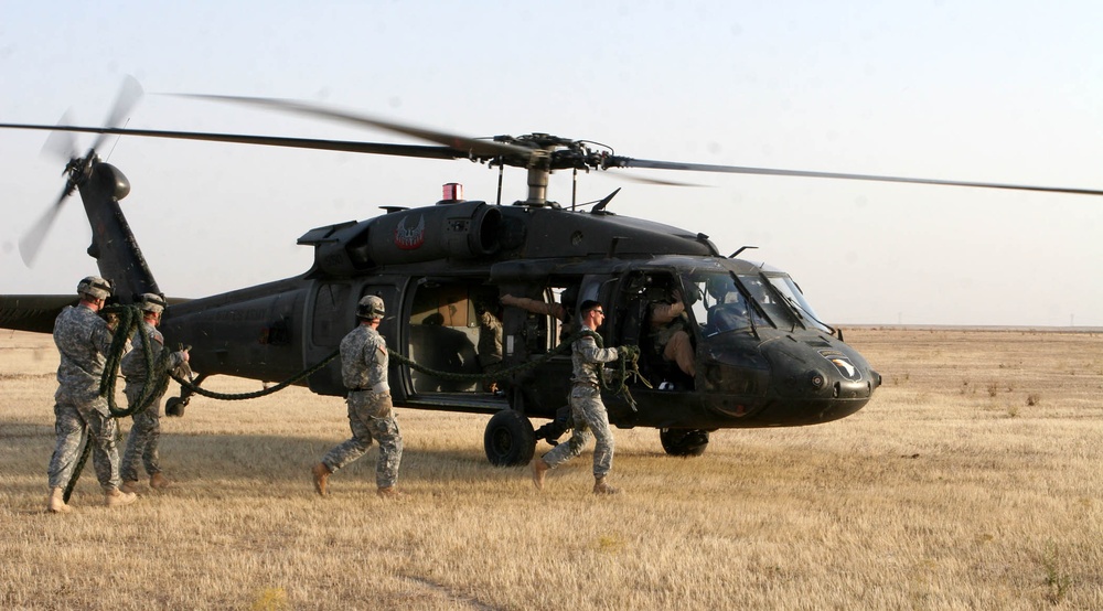 Pathfinders, 5th Battalion, 101st Combat Aviation Brigade conduct Fastrope