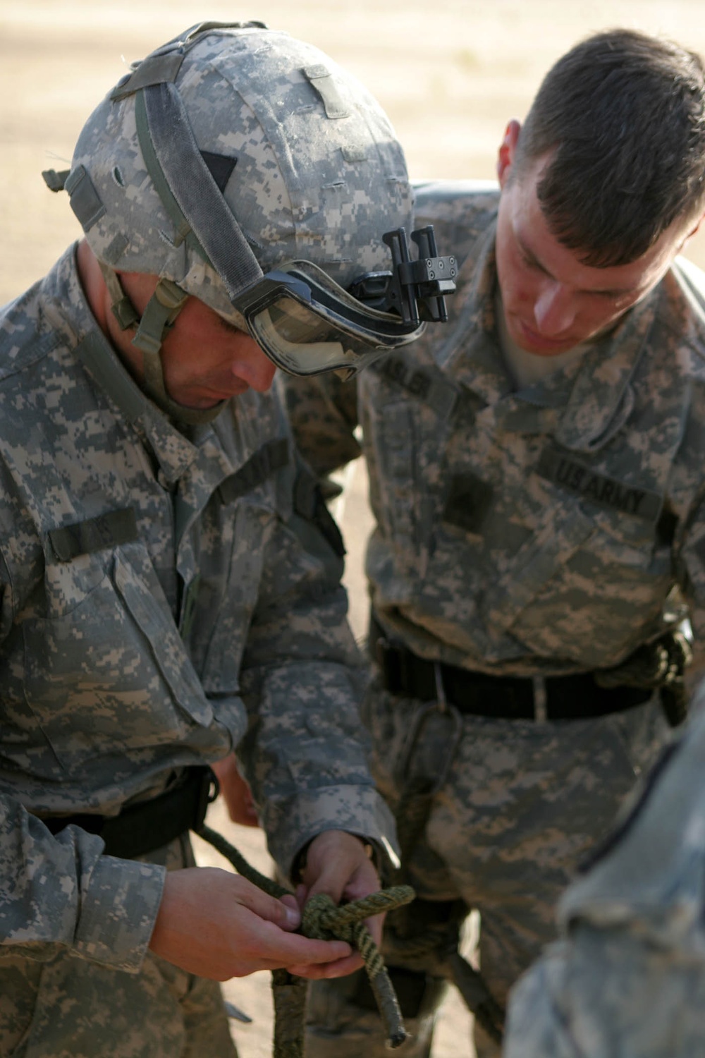 Pathfinders, 5th Battalion, 101st Combat Aviation Brigade conduct Fastrope