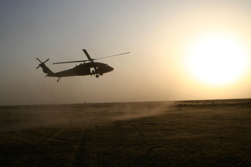 Pathfinders, 5th Battalion, 101st Combat Aviation Brigade conduct Fastrope