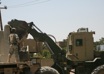 Logistics Marines take on insurgency to entrench Iraqi Army in Ramadi