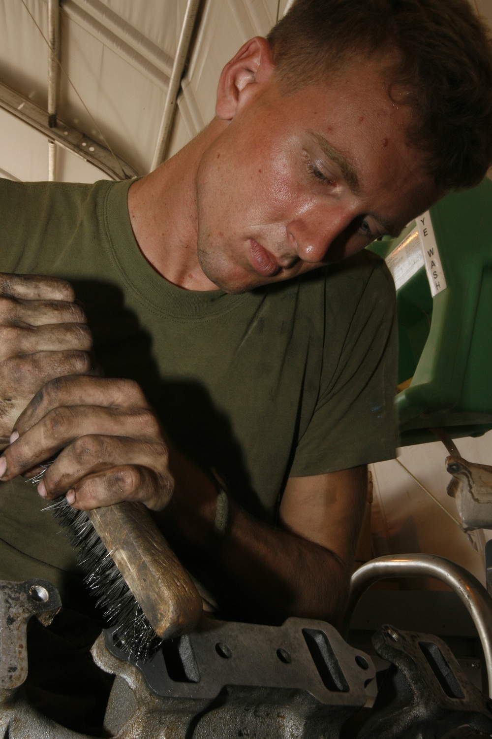 No holiday breaks for Marine mechanics in Iraq