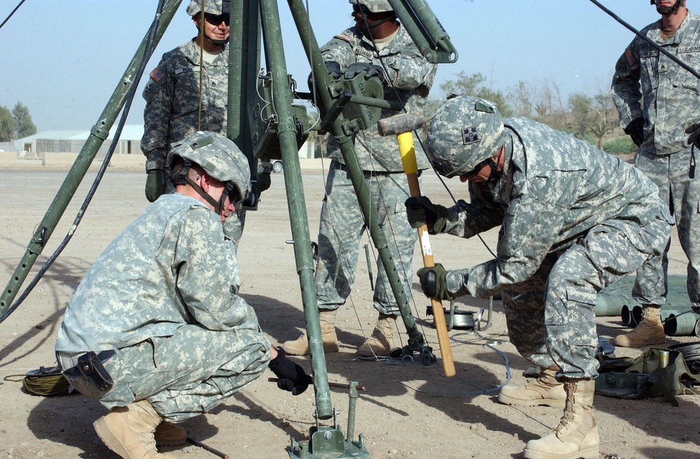 DVIDS - Images - MND-B Soldiers Raise 100-foot Tower, Ensure Combat ...