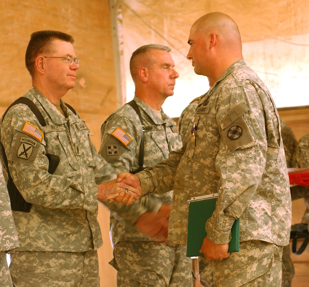 Two Engineer Soldiers Receive Purple Heart