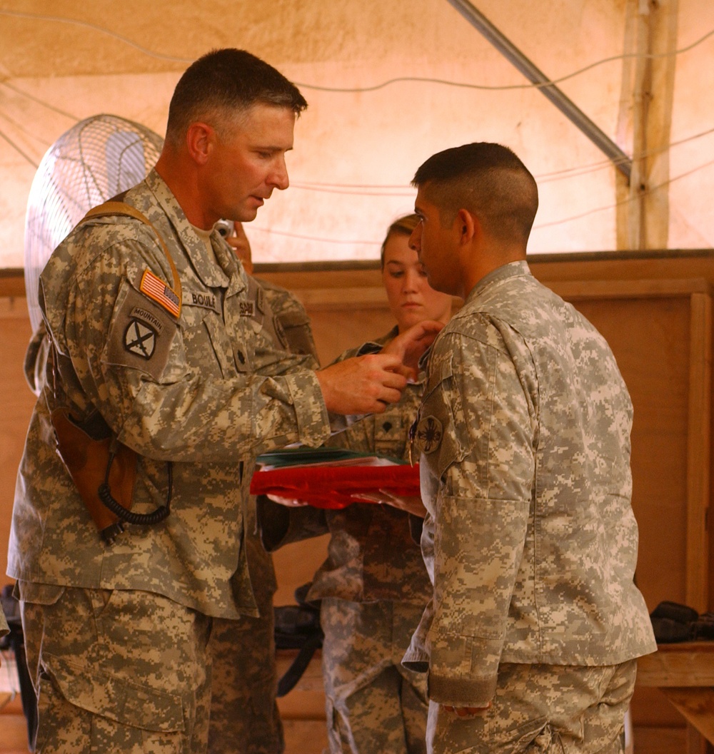 Two Engineer Soldiers Receive Purple Heart