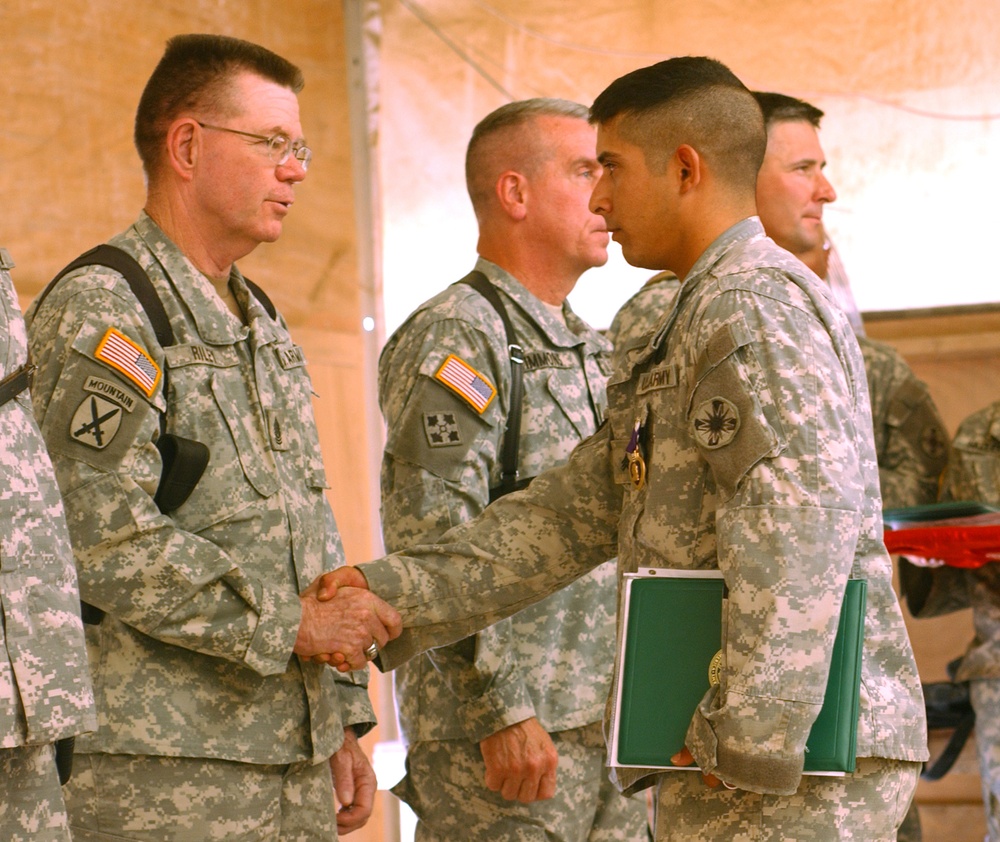 Two Engineer Soldiers Receive Purple Heart