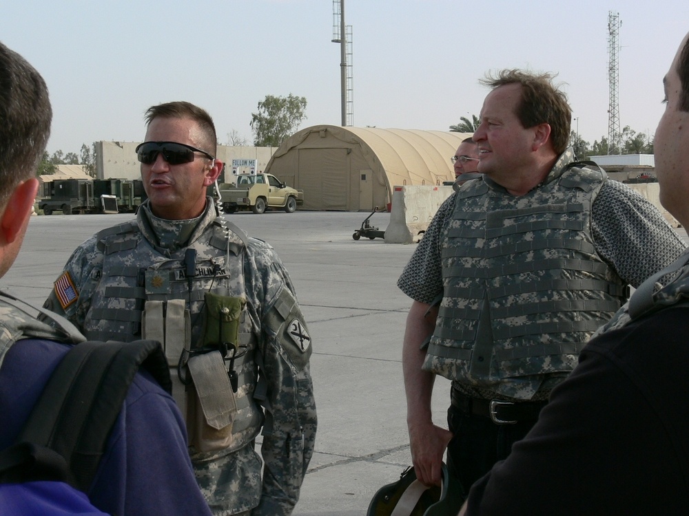 Topeka, Kan. Commerce Bank and Trust Officer pulls VIP duty while in Iraq