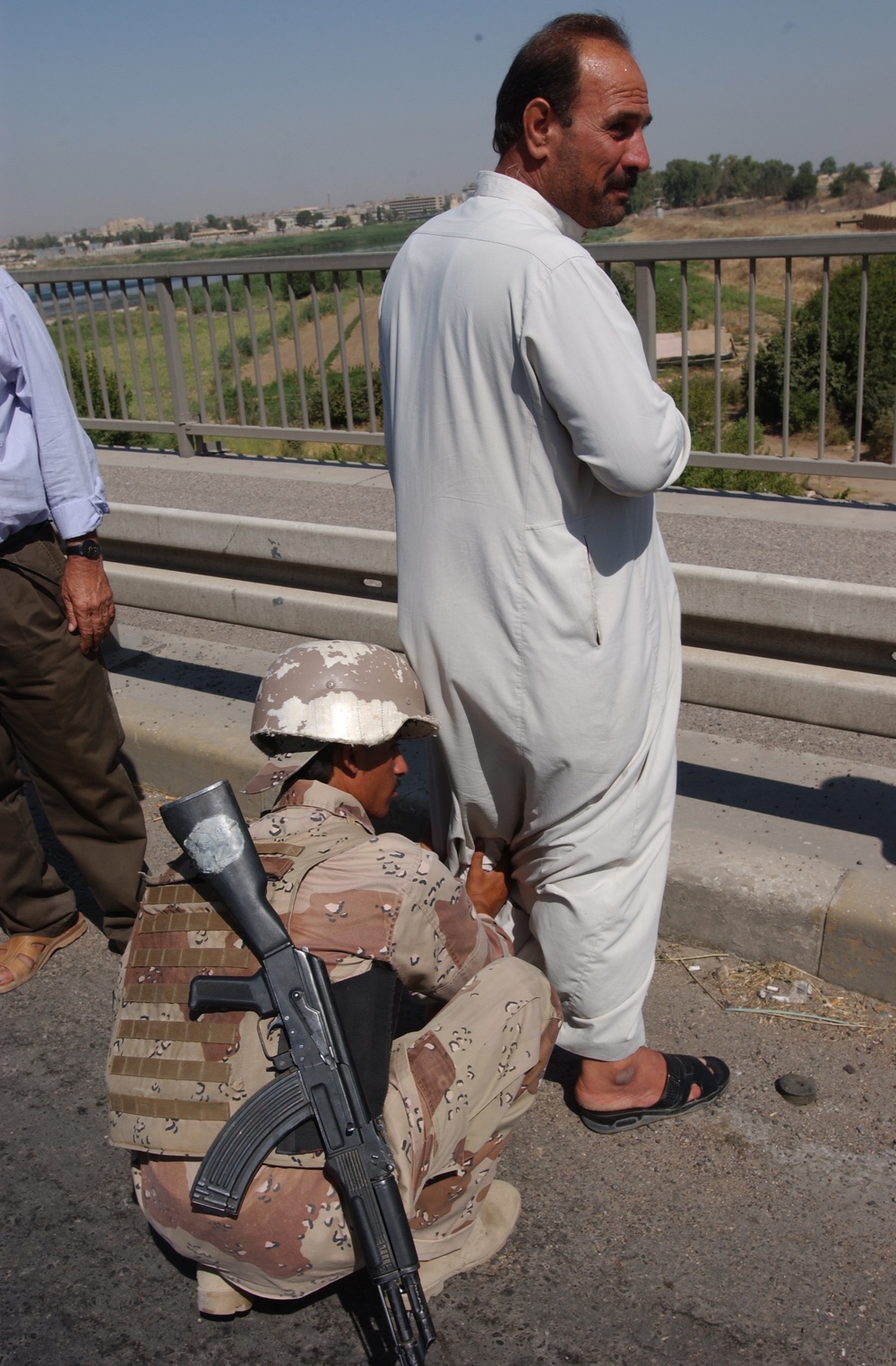 Traffic control point set up by Iraqi Army near Mosul