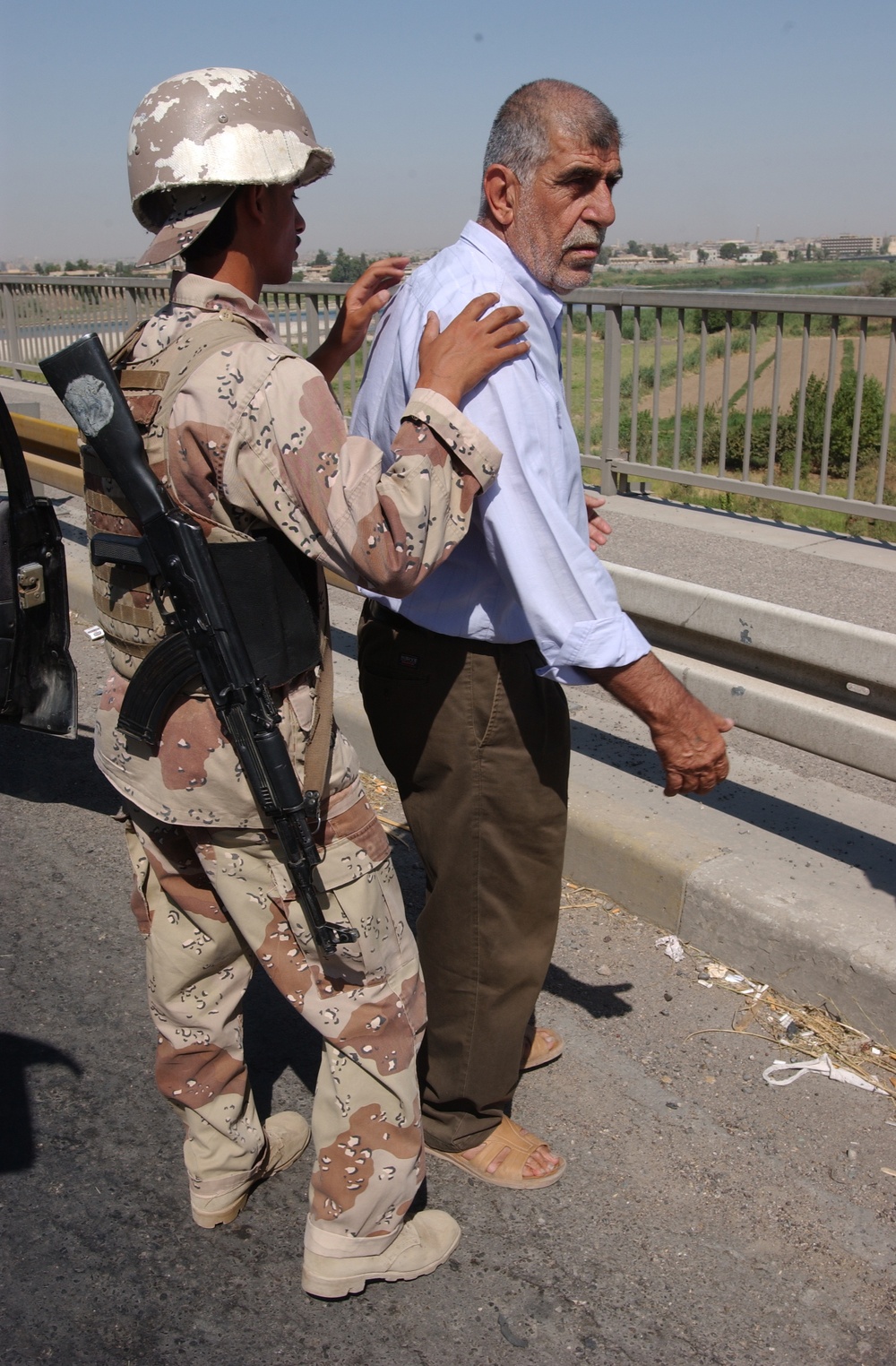 Traffic control point set up by Iraqi Army near Mosul