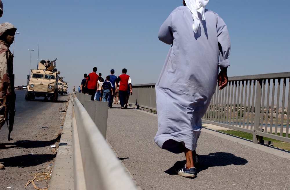 Traffic control point set up by Iraqi Army near Mosul