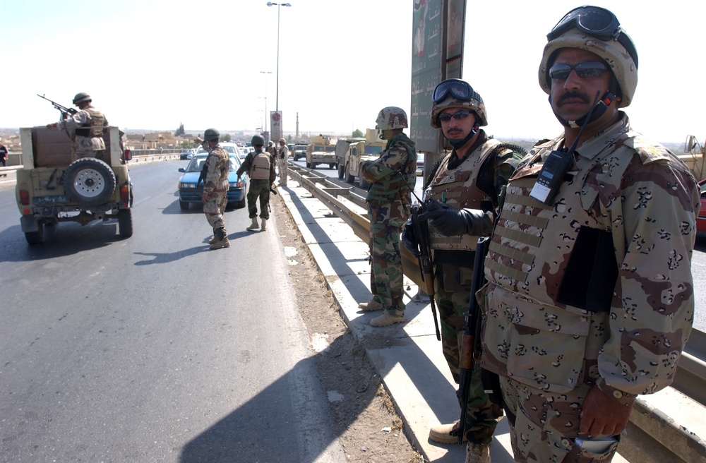 Traffic control point set up by Iraqi Army near Mosul