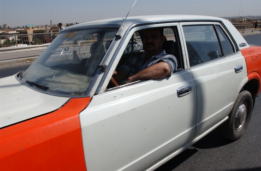 Traffic control point set up by Iraqi Army near Mosul