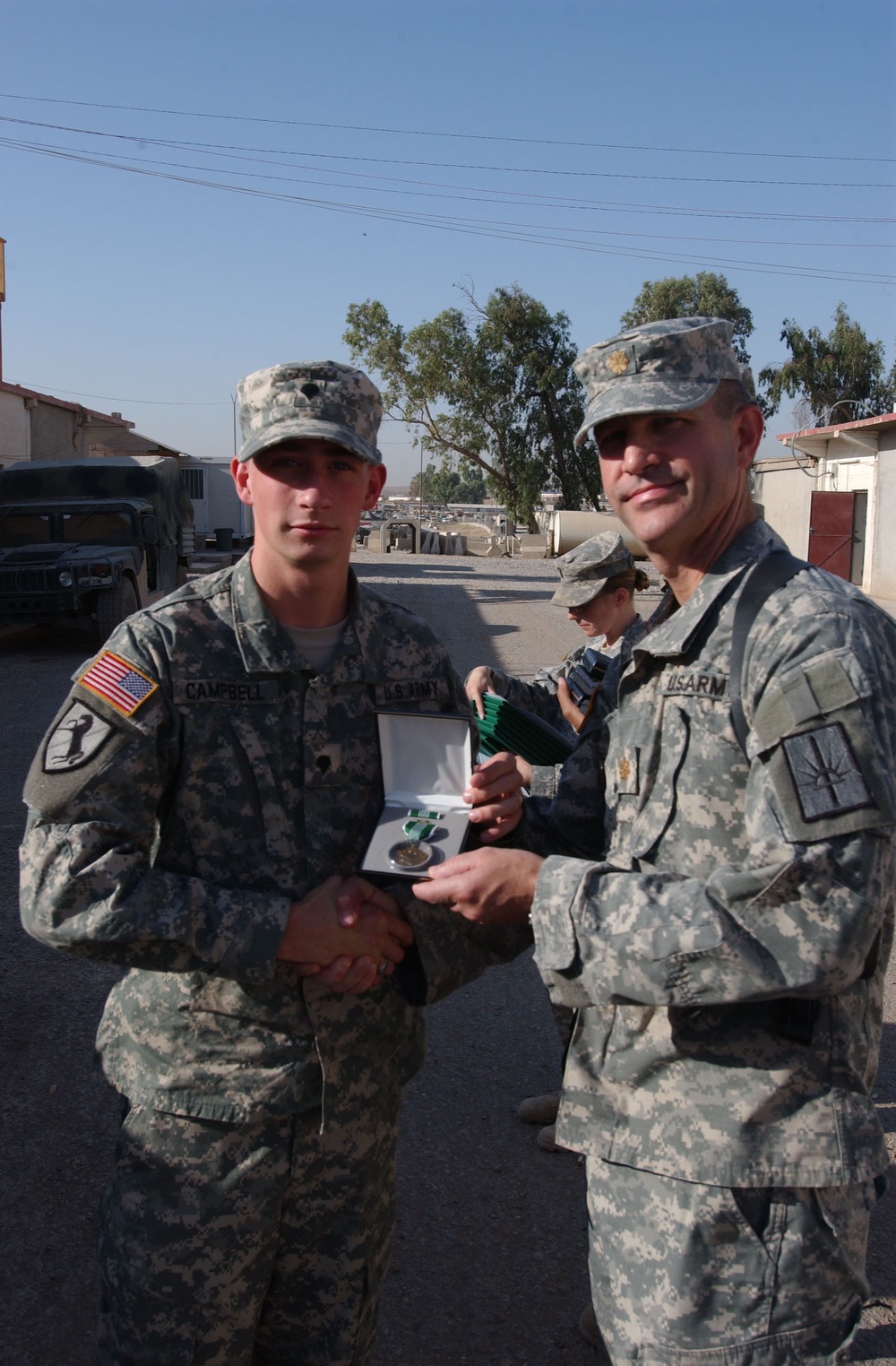Soldiers Receive Awards is Iraq