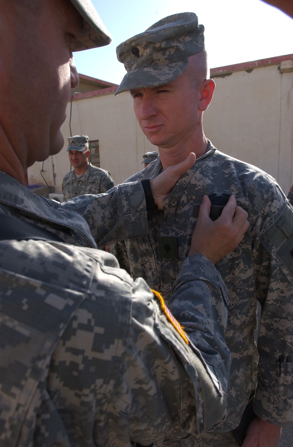 Soldiers Receive Awards is Iraq