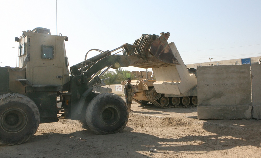 DVIDS - Images - Ramadi change of pace for Marine forklift operators ...