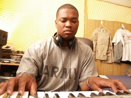 Service members sing of war in Iraq