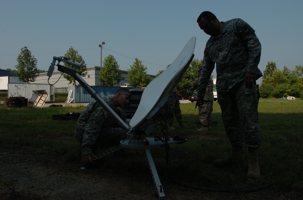 Soldiers Train on DVIDS System in Preparation for Deployment