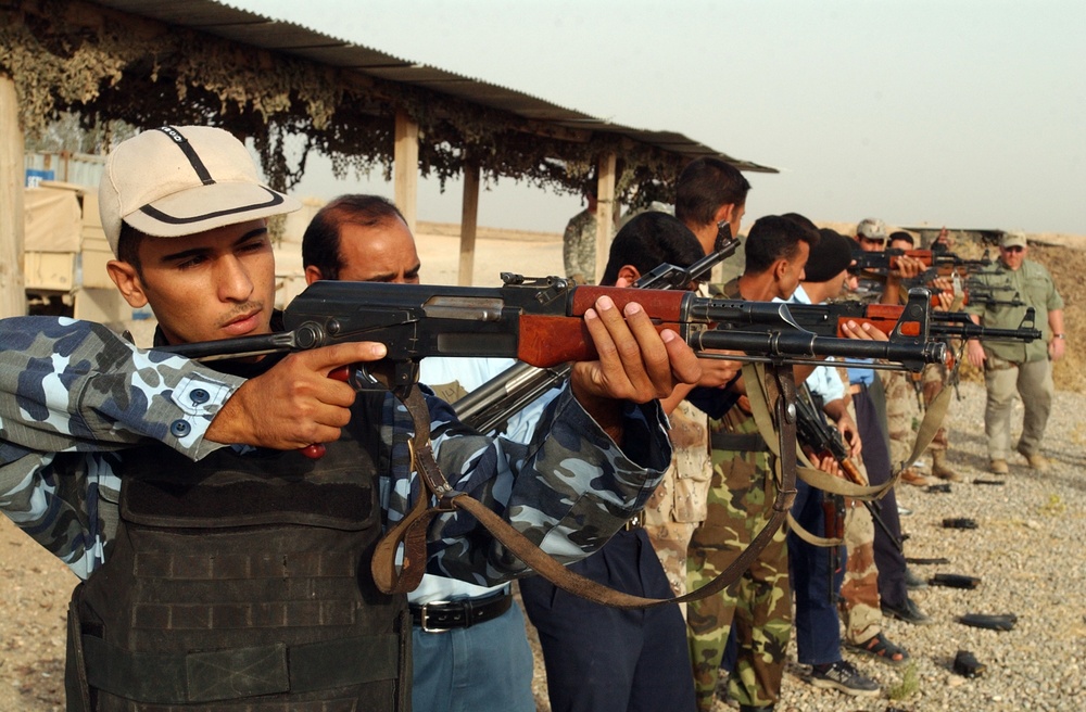 Iraqi police begin specialized training