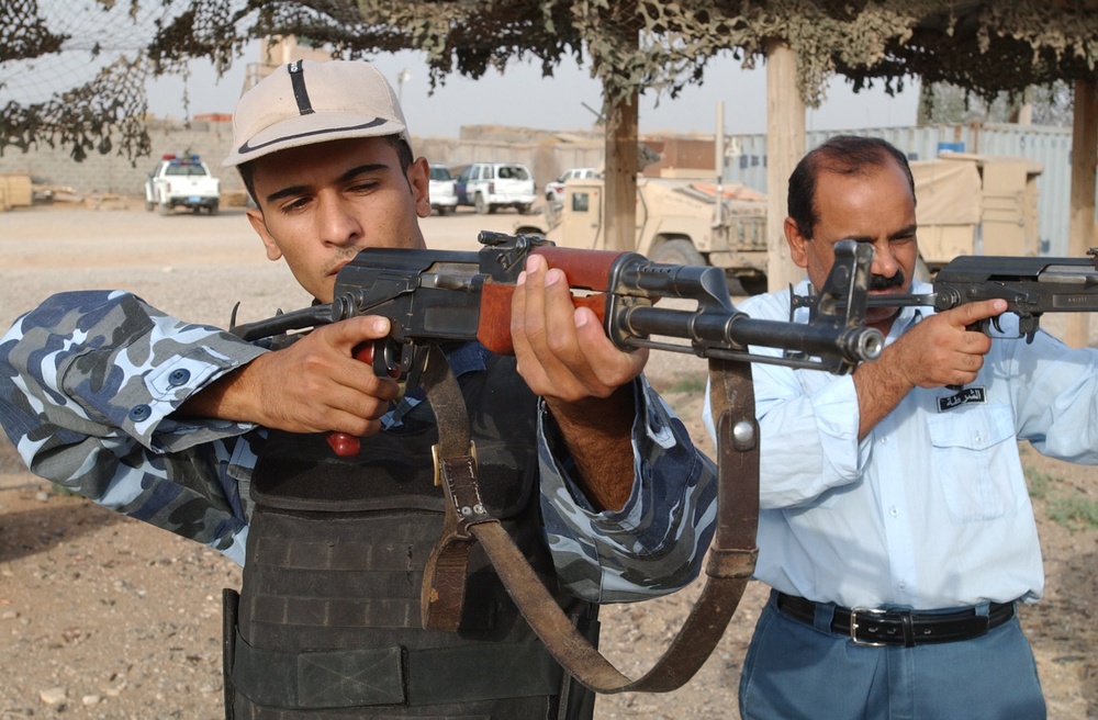 Iraqi police begin specialized training