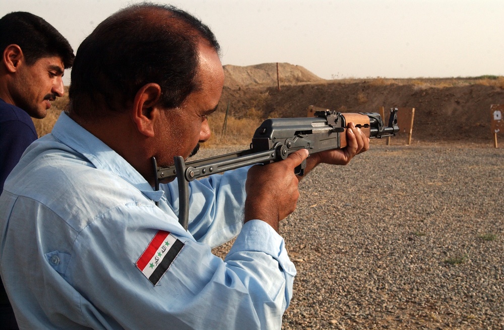 Iraqi police begin specialized training