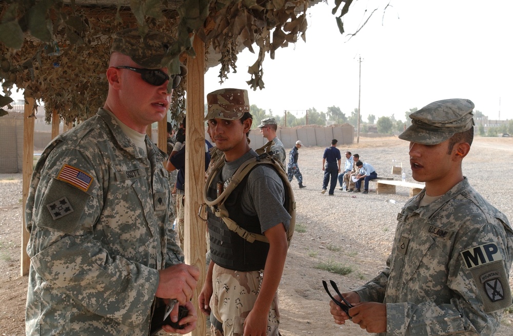 Iraqi police begin specialized training